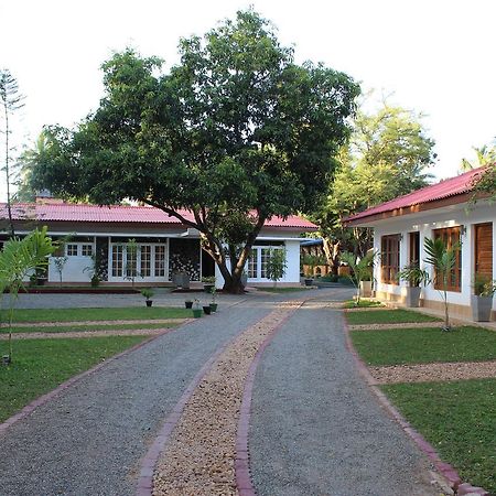 Nirmala Hotel And Restaurant Polonnaruwa Exterior foto