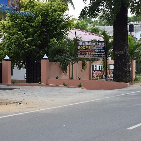 Nirmala Hotel And Restaurant Polonnaruwa Exterior foto