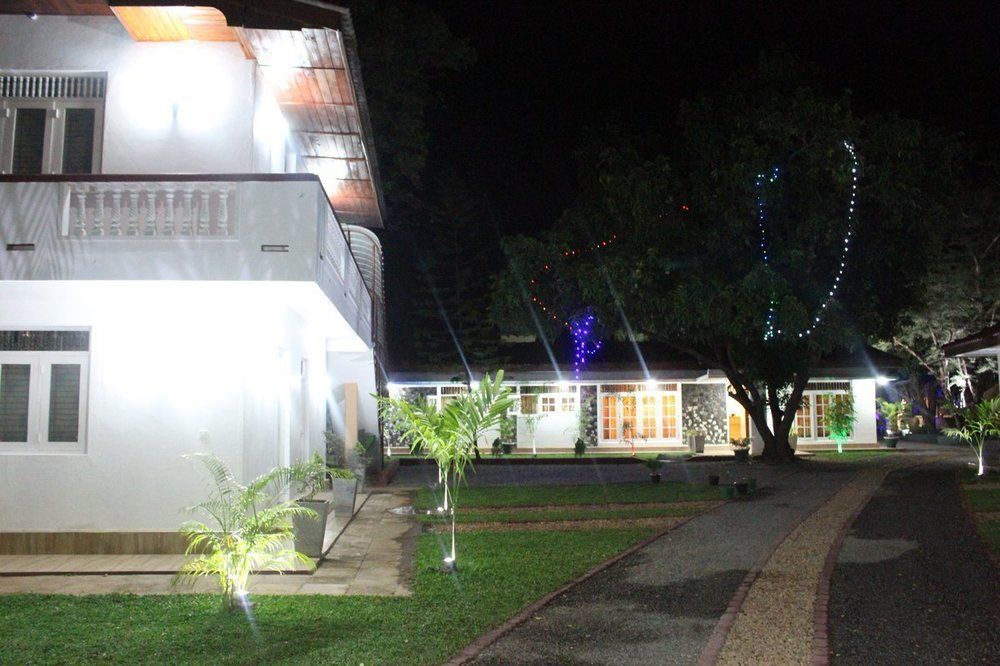 Nirmala Hotel And Restaurant Polonnaruwa Exterior foto