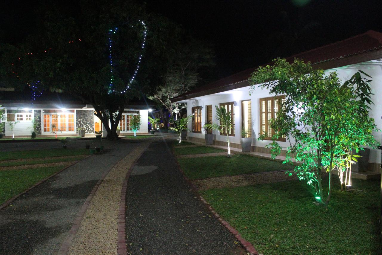 Nirmala Hotel And Restaurant Polonnaruwa Exterior foto