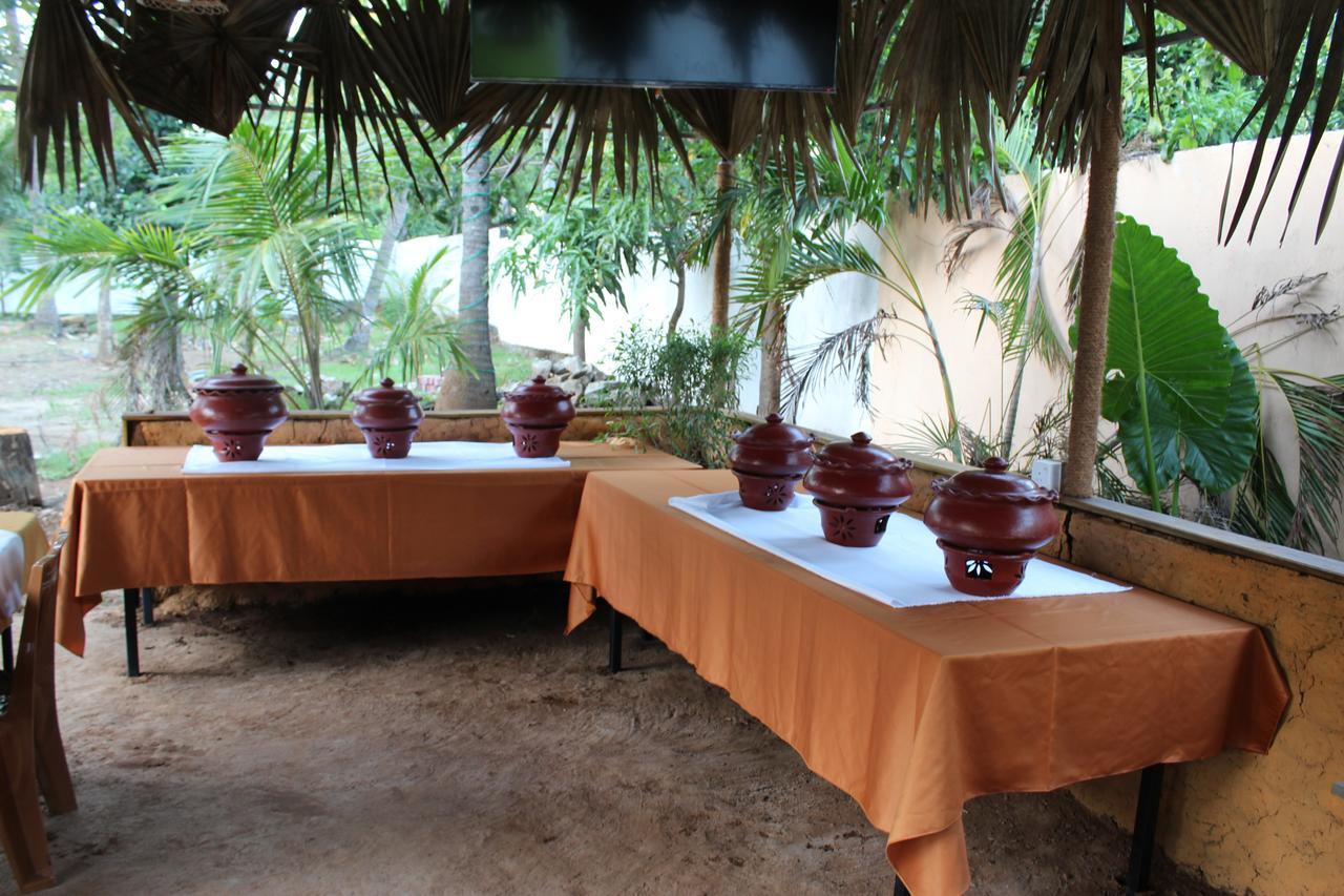 Nirmala Hotel And Restaurant Polonnaruwa Exterior foto